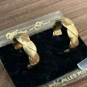 Good tone braided demi hoops. 1990s earrings